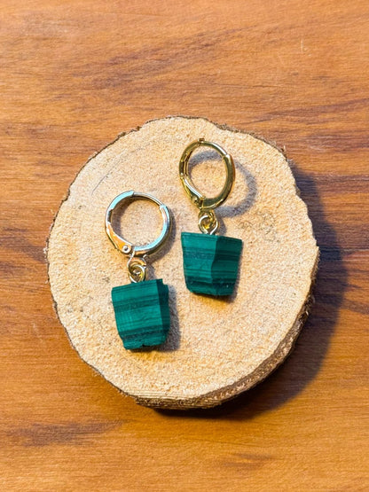 Brinco de Malaquita — banho de ouro